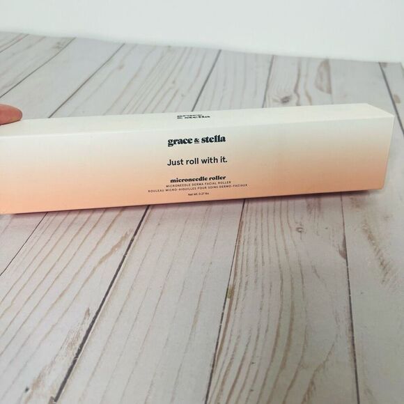 Grace & Stella Just Roll With It Microneedle Derma Facial Roller - Picture 1 of 7